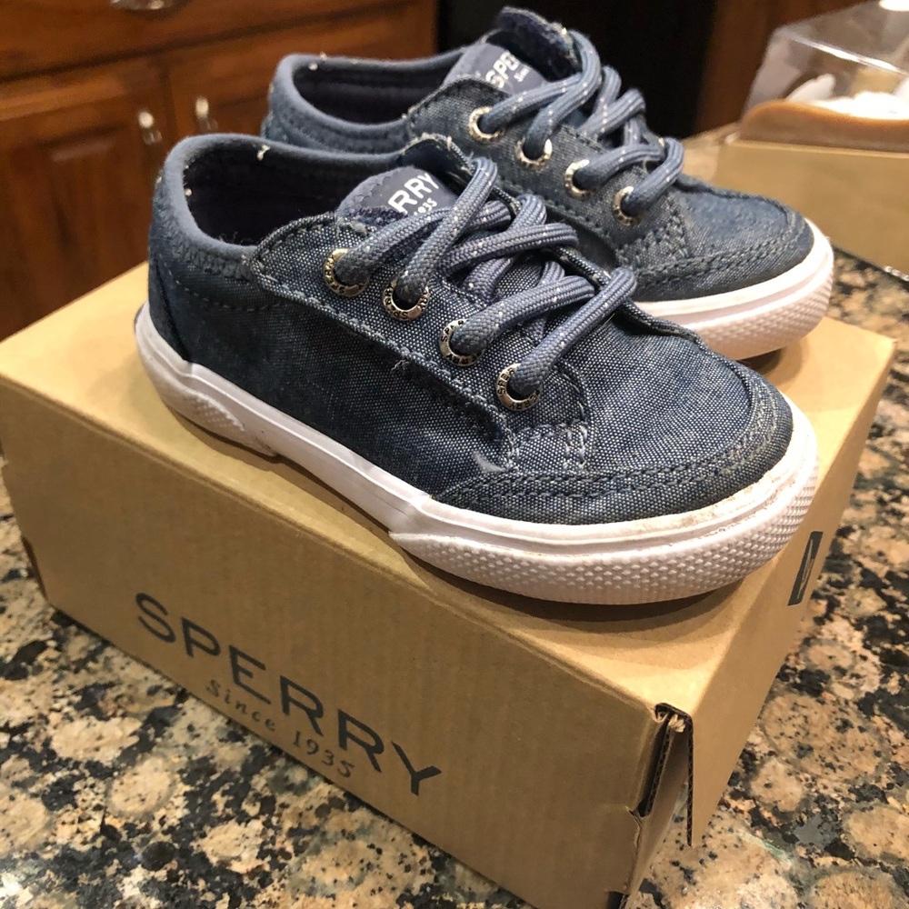 Sperry chambray blue toddler size 5